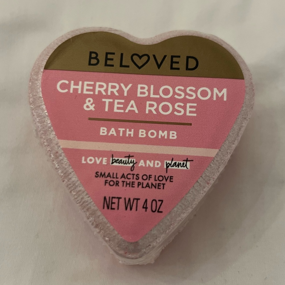 Love Beauty And Planet Beloved Bath Bomb Cherry Blossom & Tea Rose 4 oz